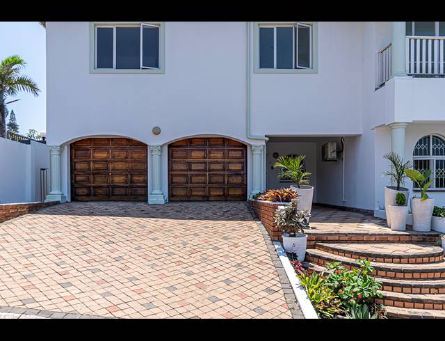 7 BEDROOM HOUSE FOR SALE IN BLUFF